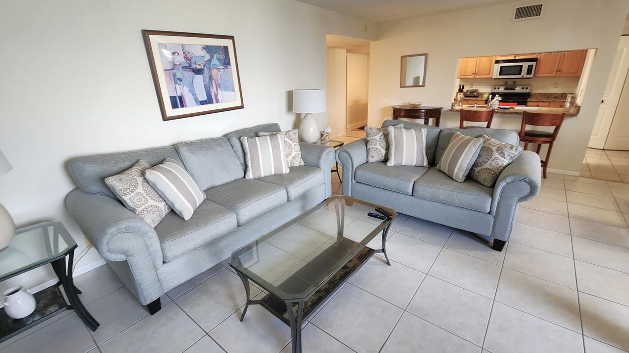 出租: $4,750 (2 贝兹, 2 浴室, 1175 平方英尺)