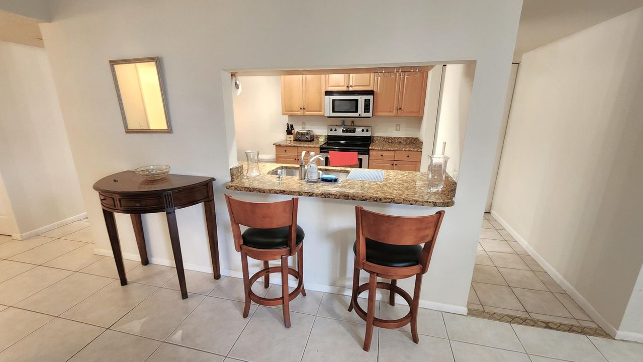 出租: $4,750 (2 贝兹, 2 浴室, 1175 平方英尺)