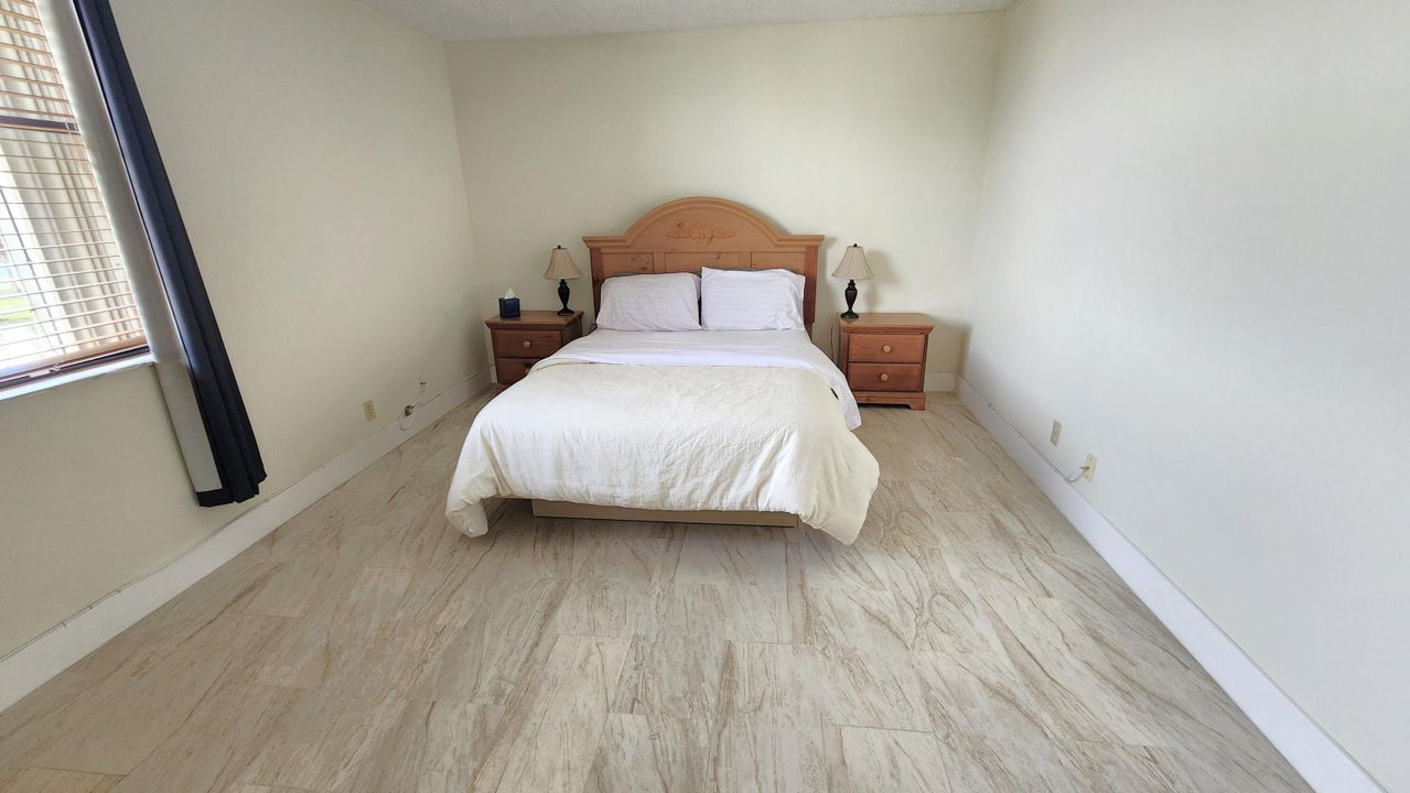 出租: $4,750 (2 贝兹, 2 浴室, 1175 平方英尺)