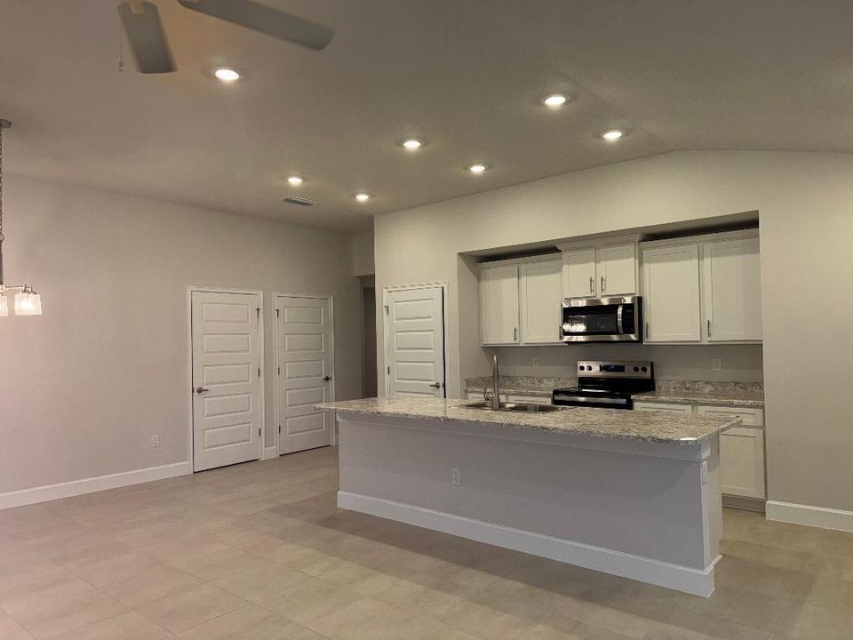 待售: $316,772 (3 贝兹, 2 浴室, 1776 平方英尺)