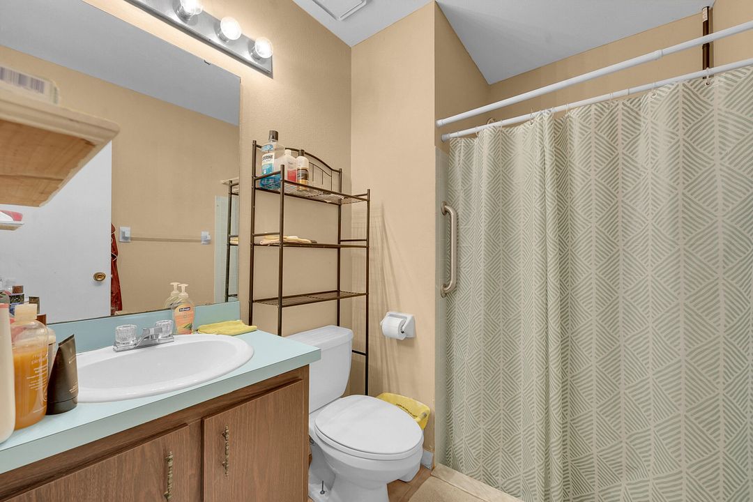 待售: $209,000 (2 贝兹, 2 浴室, 921 平方英尺)