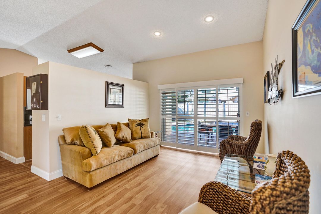 На продажу: $599,000 (3 спален, 2 ванн, 1665 Квадратных фут)