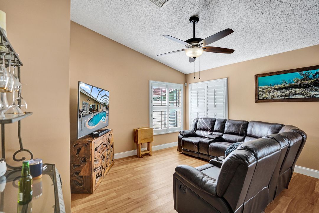 На продажу: $599,000 (3 спален, 2 ванн, 1665 Квадратных фут)