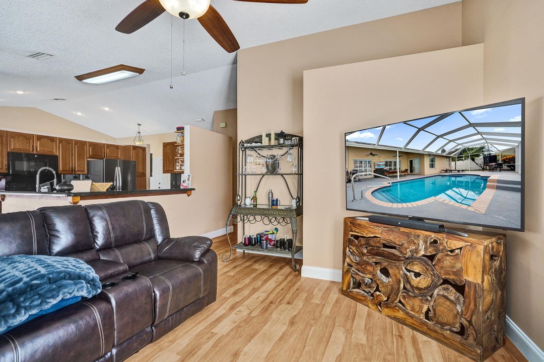 На продажу: $599,000 (3 спален, 2 ванн, 1665 Квадратных фут)