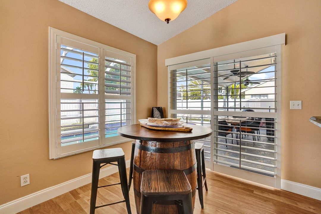 На продажу: $599,000 (3 спален, 2 ванн, 1665 Квадратных фут)