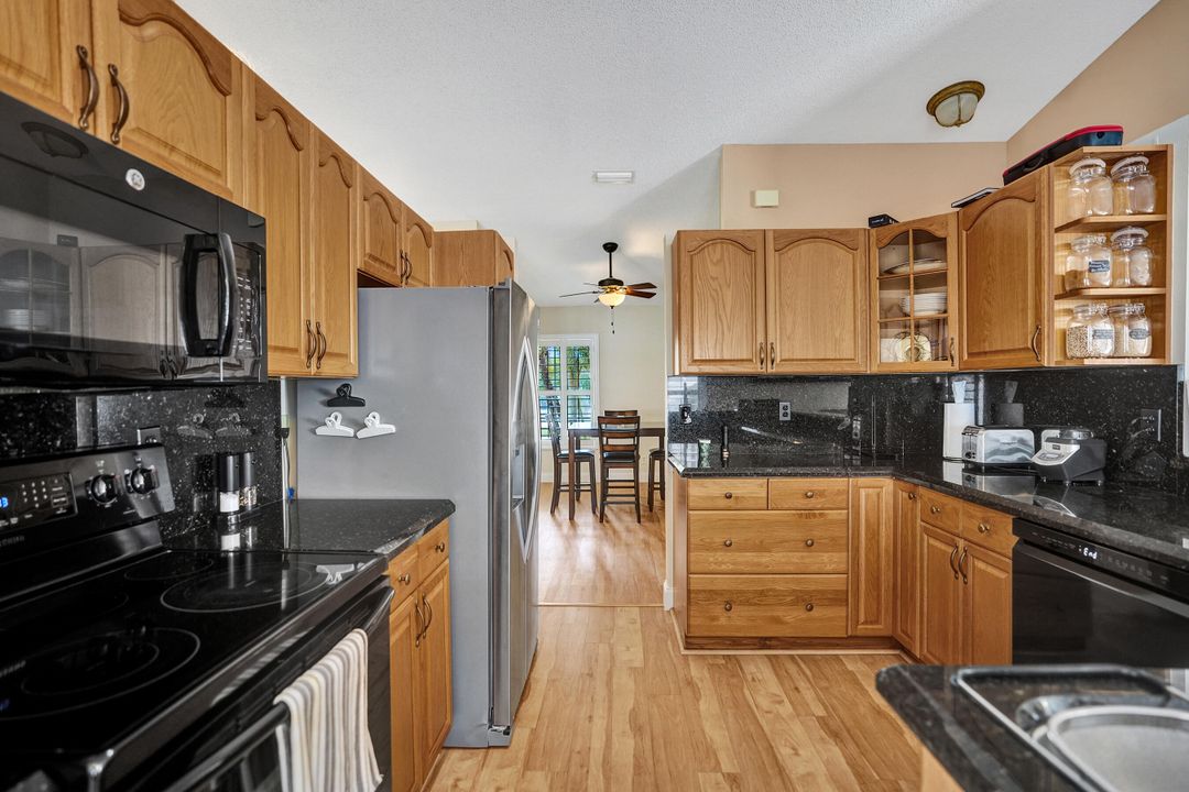 На продажу: $599,000 (3 спален, 2 ванн, 1665 Квадратных фут)