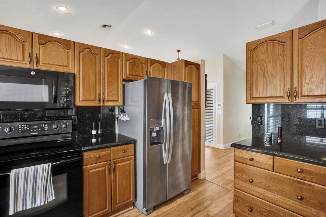 На продажу: $599,000 (3 спален, 2 ванн, 1665 Квадратных фут)