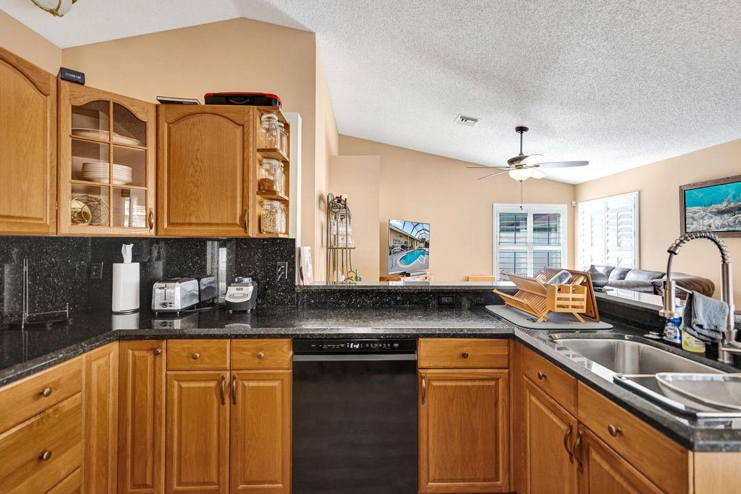 На продажу: $599,000 (3 спален, 2 ванн, 1665 Квадратных фут)