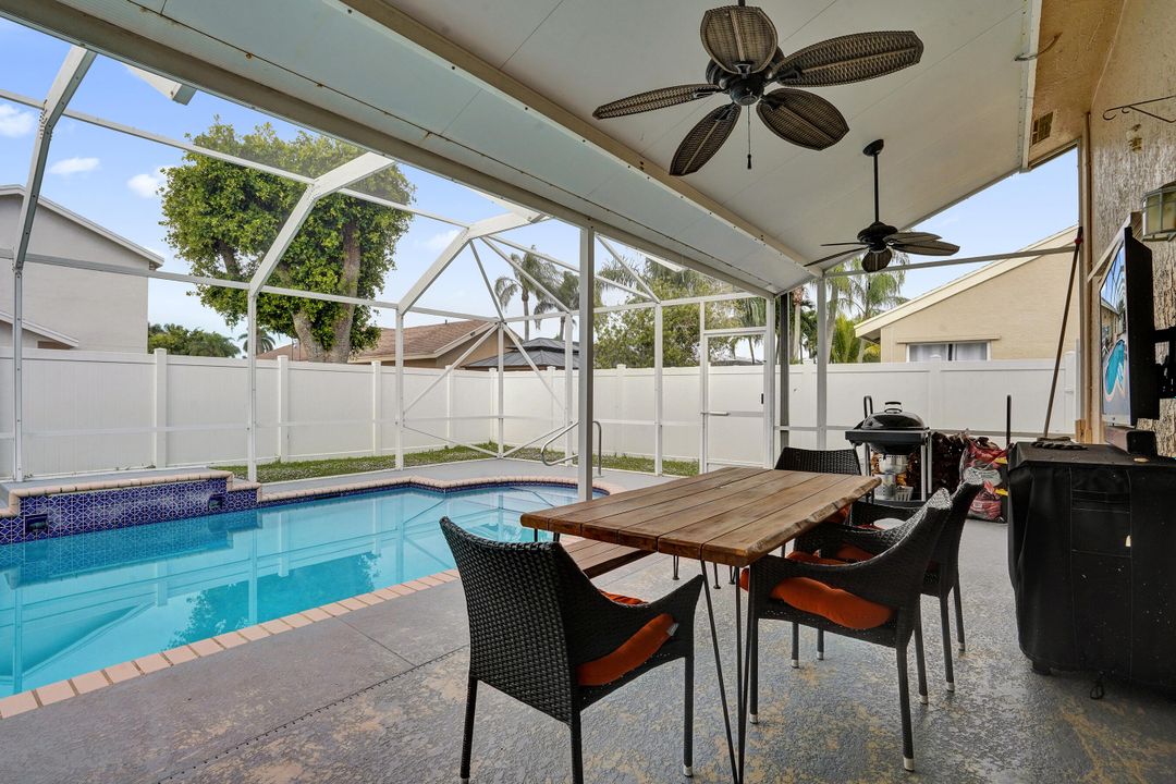 На продажу: $599,000 (3 спален, 2 ванн, 1665 Квадратных фут)