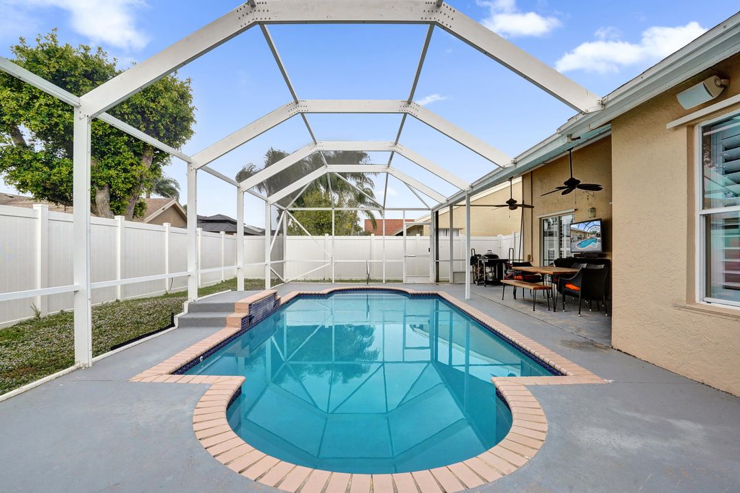 На продажу: $599,000 (3 спален, 2 ванн, 1665 Квадратных фут)