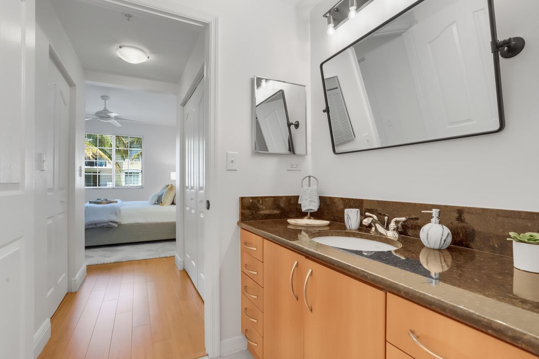 出租: $3,700 (1 贝兹, 1 浴室, 864 平方英尺)