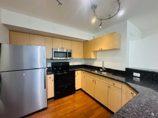 В аренду: $2,499 (3 спален, 2 ванн, 1233 Квадратных фут)