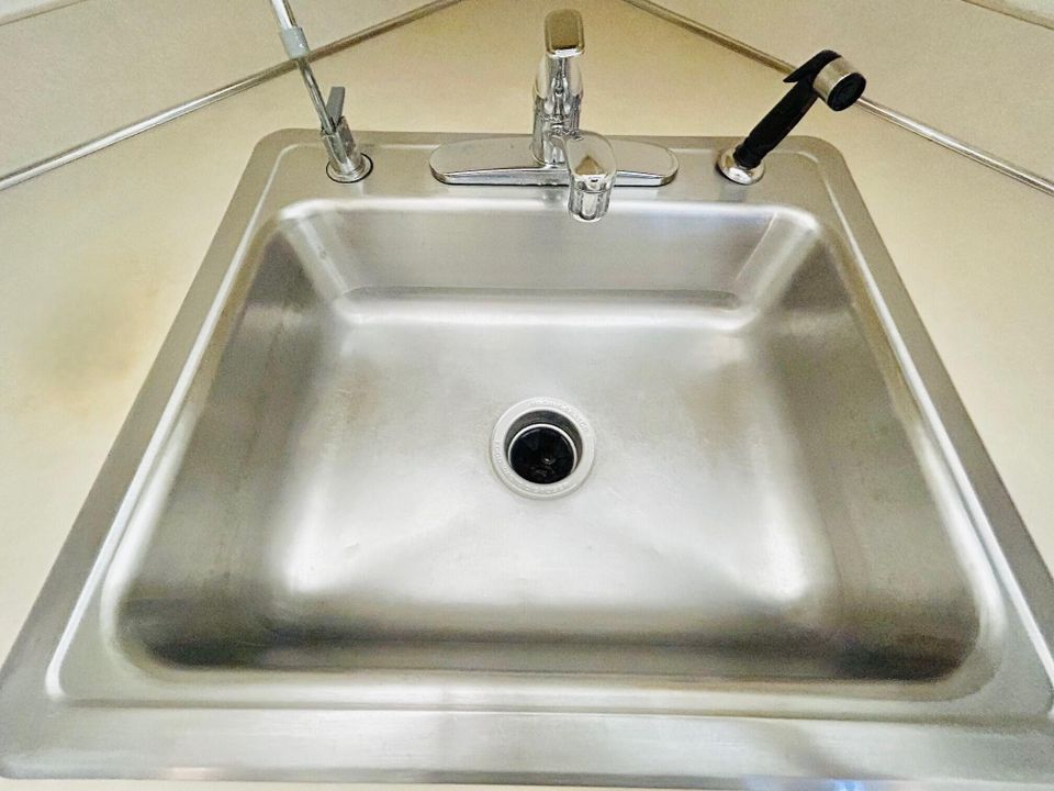 待售: $119,000 (2 贝兹, 1 浴室, 804 平方英尺)