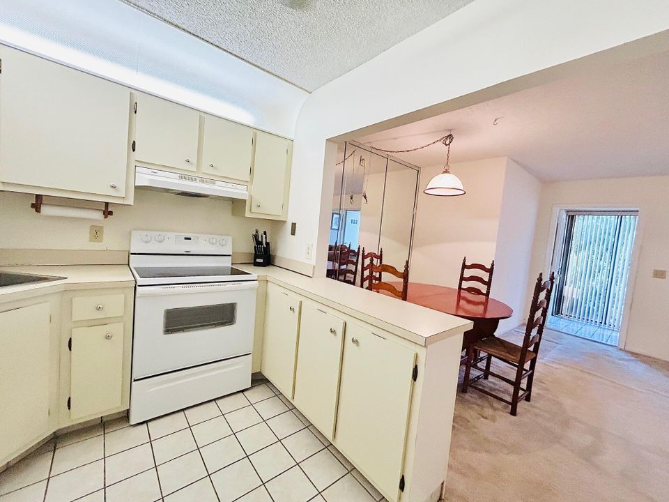 待售: $119,000 (2 贝兹, 1 浴室, 804 平方英尺)