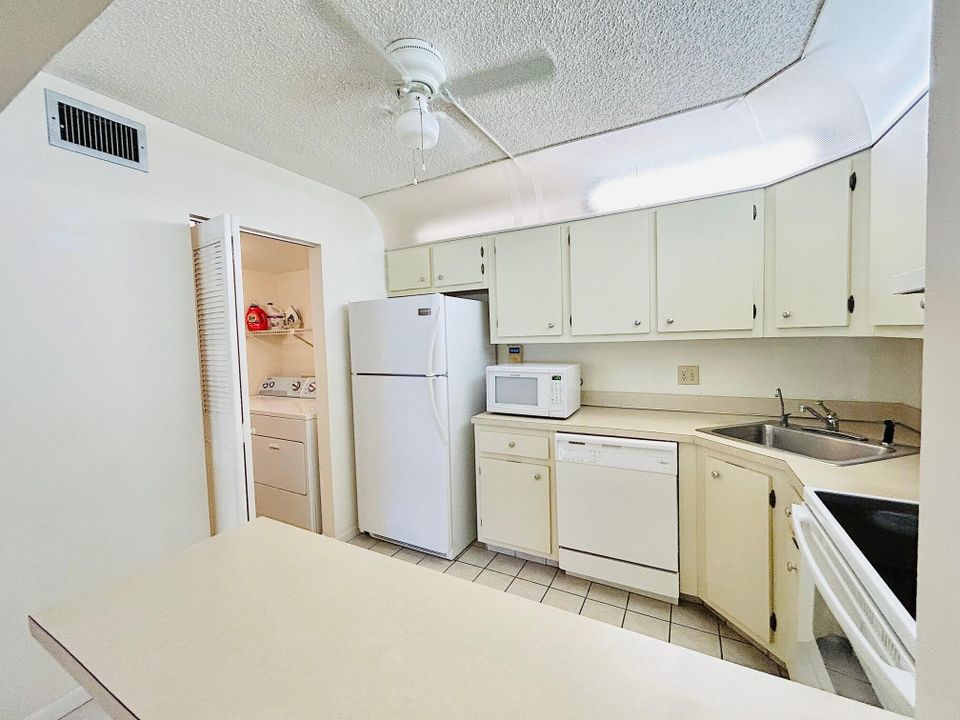 待售: $119,000 (2 贝兹, 1 浴室, 804 平方英尺)