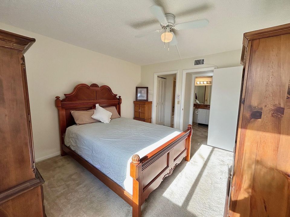 待售: $119,000 (2 贝兹, 1 浴室, 804 平方英尺)