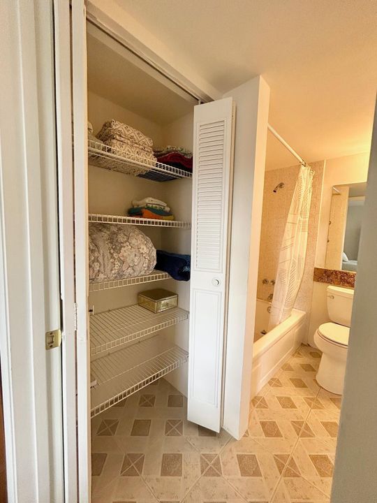 待售: $119,000 (2 贝兹, 1 浴室, 804 平方英尺)