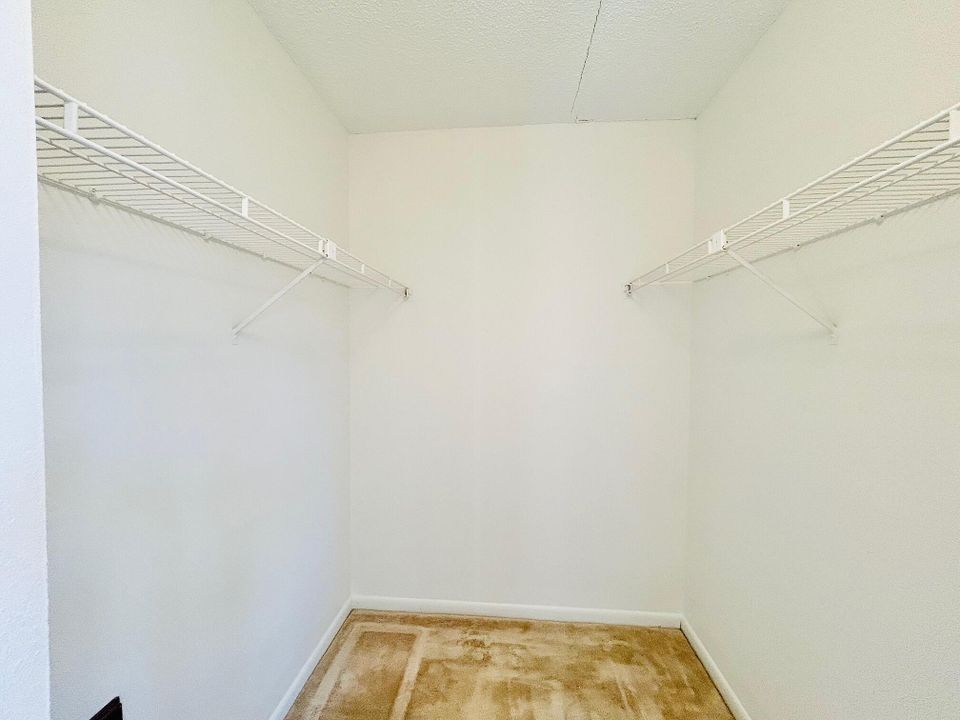 待售: $119,000 (2 贝兹, 1 浴室, 804 平方英尺)