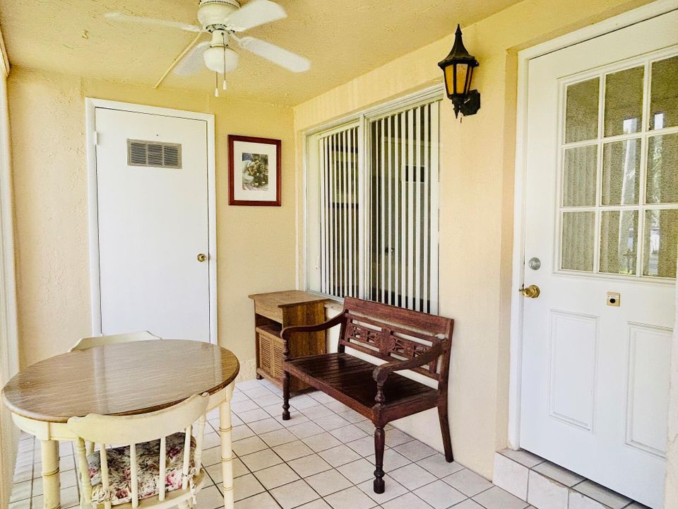 待售: $119,000 (2 贝兹, 1 浴室, 804 平方英尺)