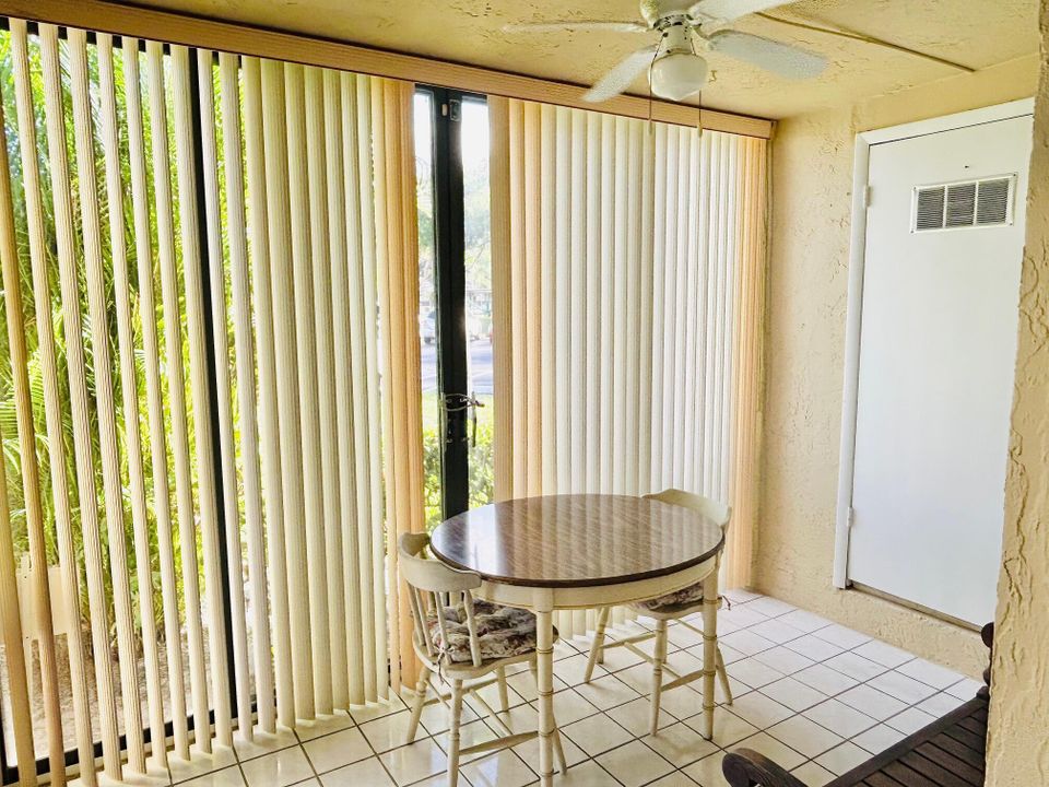 待售: $119,000 (2 贝兹, 1 浴室, 804 平方英尺)