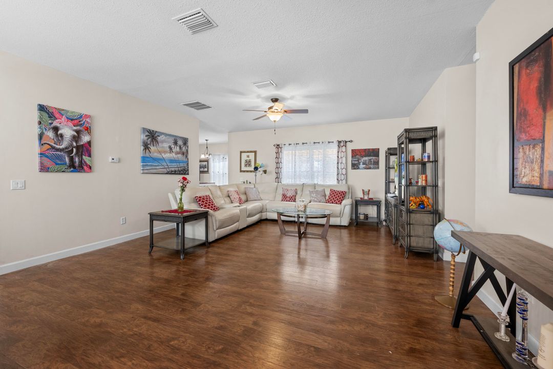 For Sale: $359,900 (3 beds, 2 baths, 1860 Square Feet)