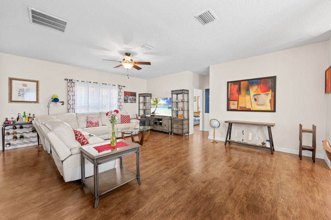 For Sale: $359,900 (3 beds, 2 baths, 1860 Square Feet)