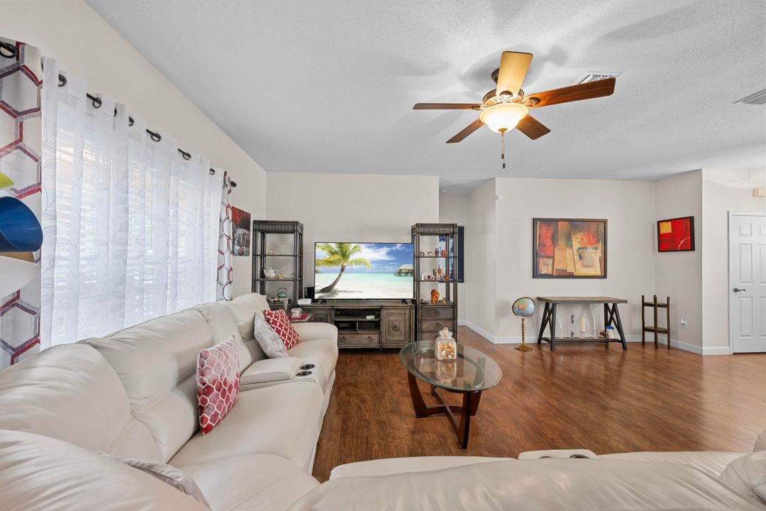 For Sale: $359,900 (3 beds, 2 baths, 1860 Square Feet)