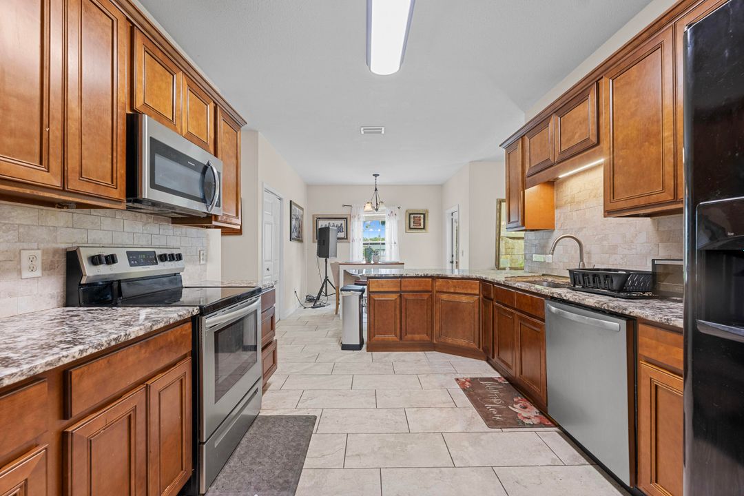 For Sale: $359,900 (3 beds, 2 baths, 1860 Square Feet)