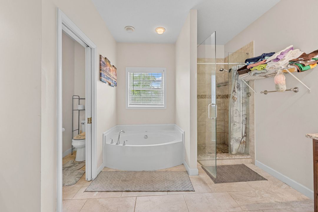 For Sale: $359,900 (3 beds, 2 baths, 1860 Square Feet)