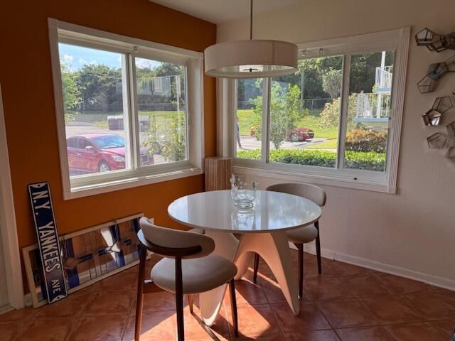 待售: $92,900 (1 贝兹, 1 浴室, 720 平方英尺)