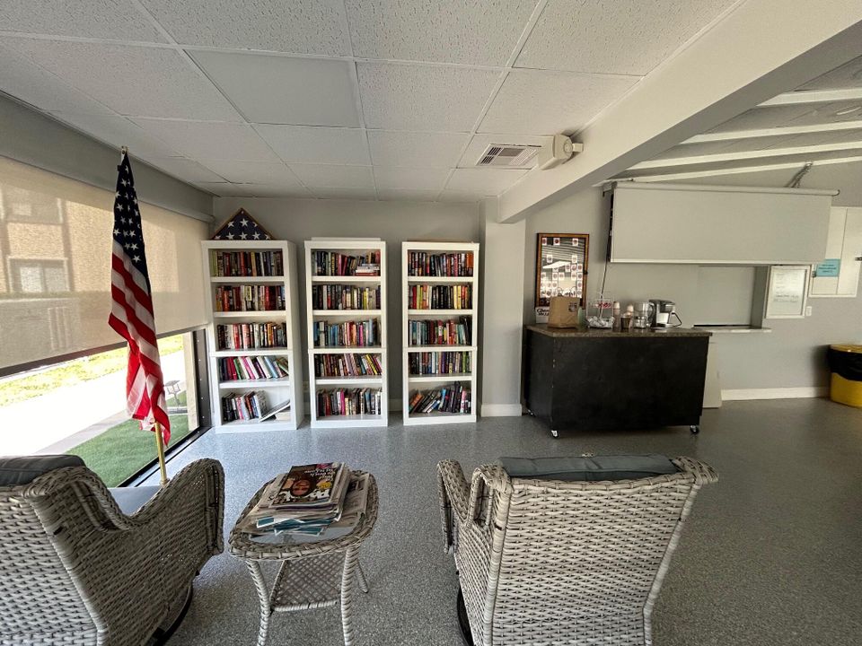 待售: $119,000 (2 贝兹, 1 浴室, 804 平方英尺)