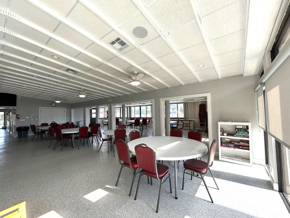 待售: $119,000 (2 贝兹, 1 浴室, 804 平方英尺)