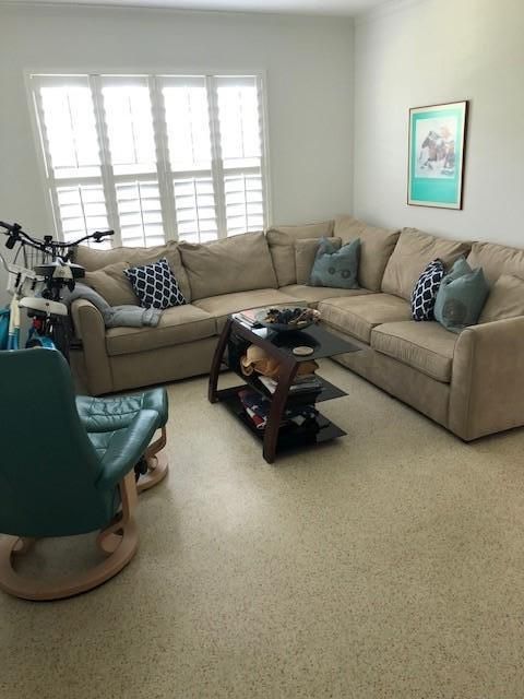 For Rent: $2,950 (1 beds, 1 baths, 638 Square Feet)