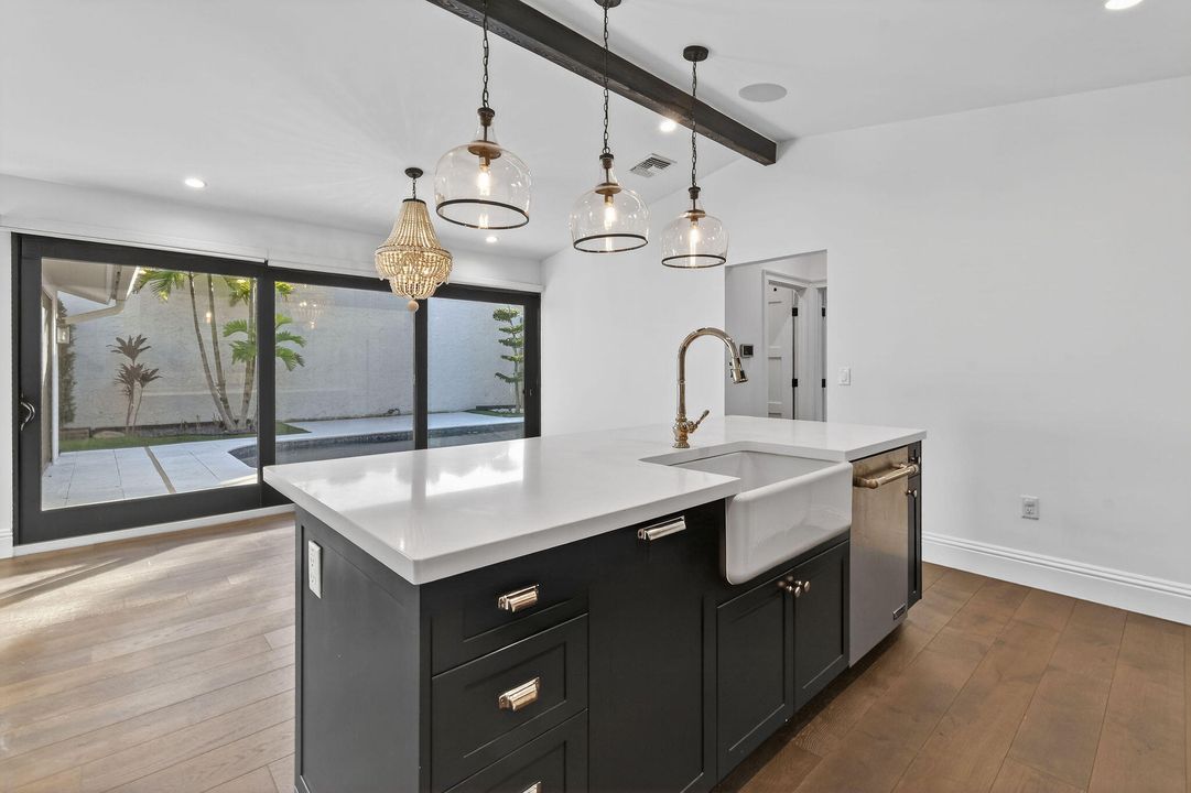 En Venta: $2,850,000 (3 camas, 3 baños, 2575 Pies cuadrados)