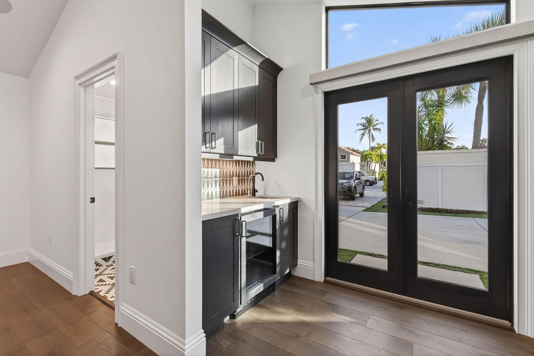 En Venta: $2,850,000 (3 camas, 3 baños, 2575 Pies cuadrados)