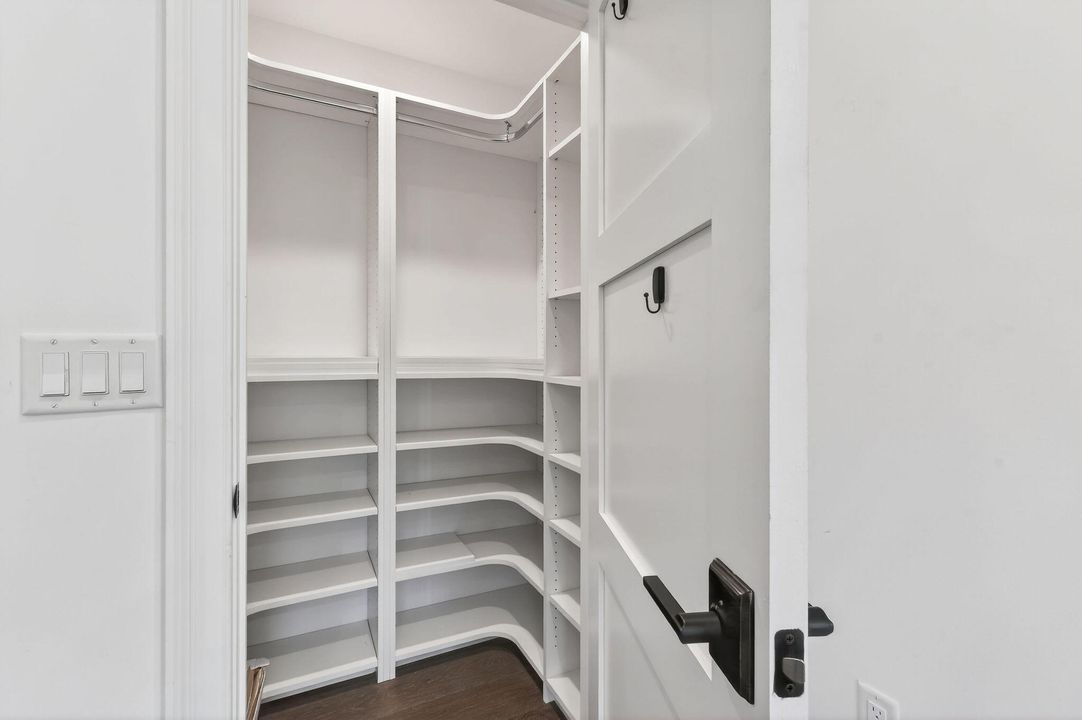 En Venta: $2,850,000 (3 camas, 3 baños, 2575 Pies cuadrados)