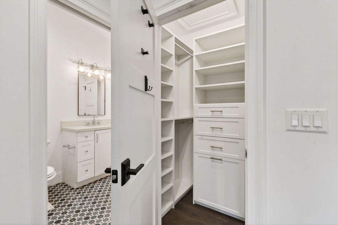 En Venta: $2,850,000 (3 camas, 3 baños, 2575 Pies cuadrados)