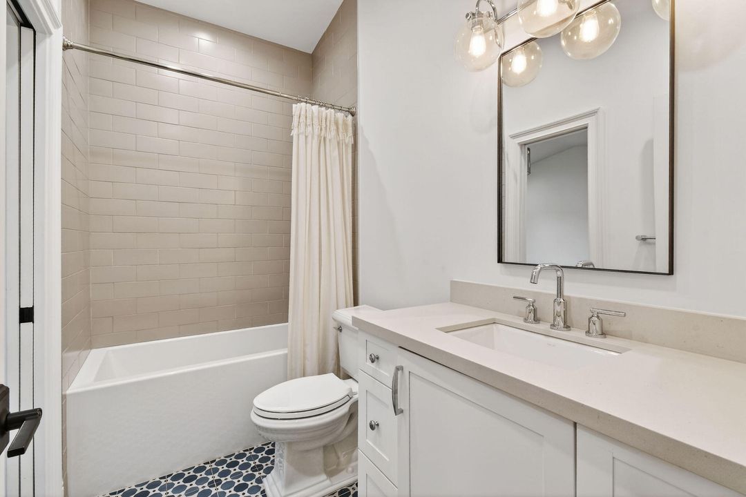 En Venta: $2,850,000 (3 camas, 3 baños, 2575 Pies cuadrados)