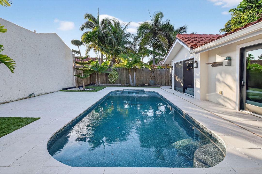 En Venta: $2,850,000 (3 camas, 3 baños, 2575 Pies cuadrados)