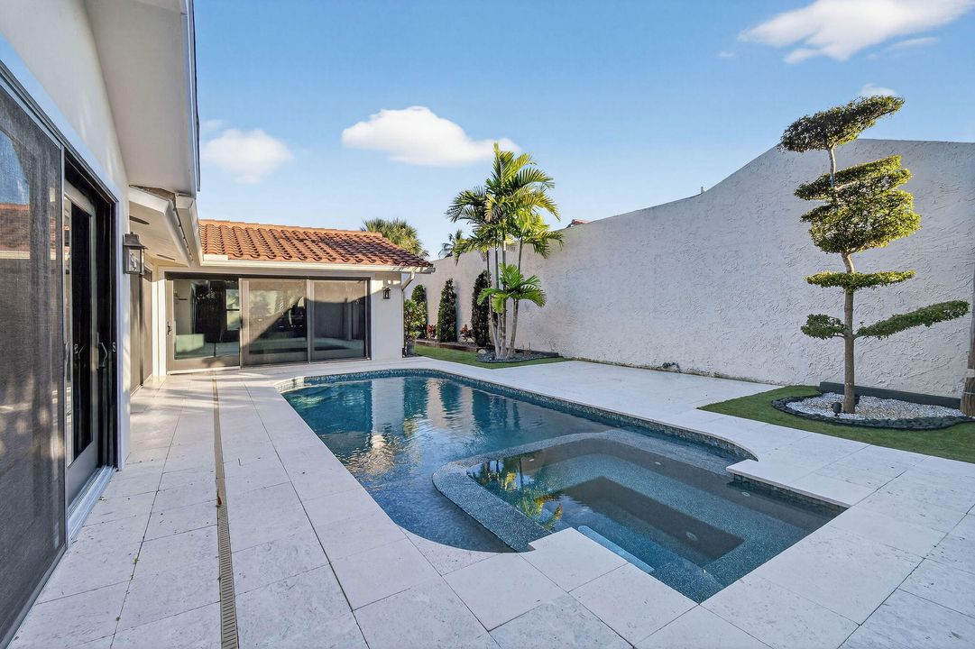 En Venta: $2,850,000 (3 camas, 3 baños, 2575 Pies cuadrados)