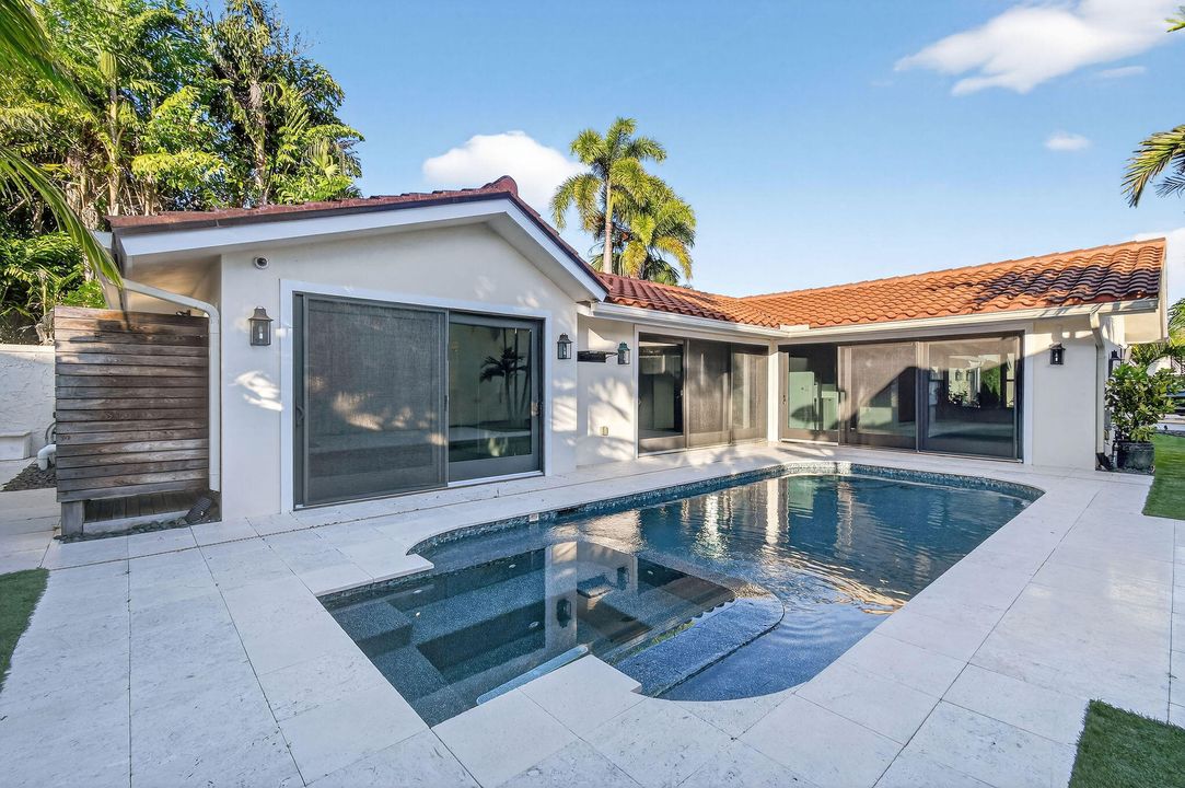 En Venta: $2,850,000 (3 camas, 3 baños, 2575 Pies cuadrados)