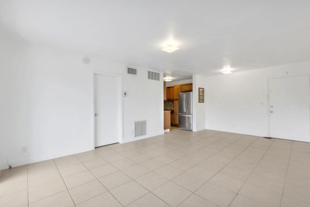 Под контрактом: $1,895 (1 спален, 1 ванн, 600 Квадратных фут)