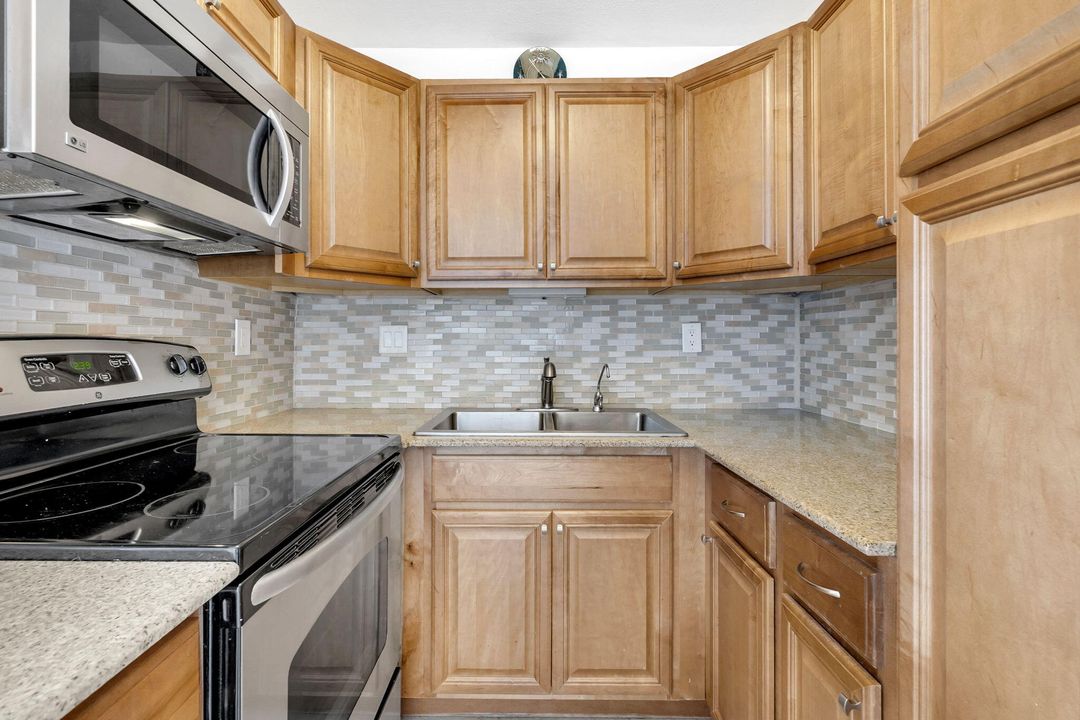 Под контрактом: $1,895 (1 спален, 1 ванн, 600 Квадратных фут)