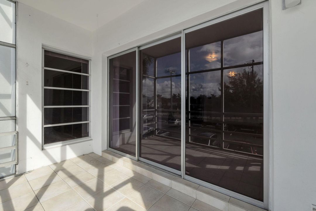 Под контрактом: $1,895 (1 спален, 1 ванн, 600 Квадратных фут)