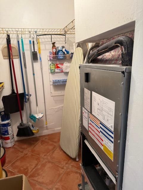 待售: $92,900 (1 贝兹, 1 浴室, 720 平方英尺)