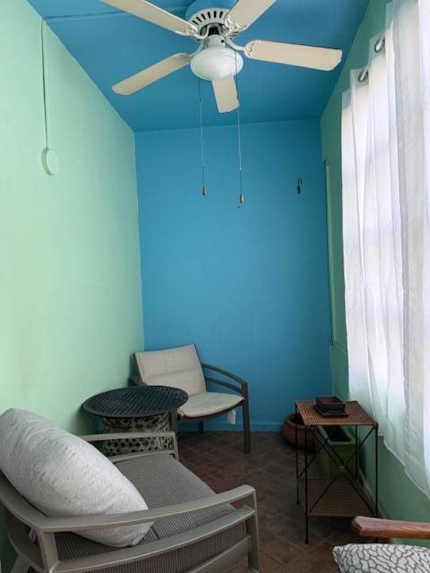 待售: $92,900 (1 贝兹, 1 浴室, 720 平方英尺)