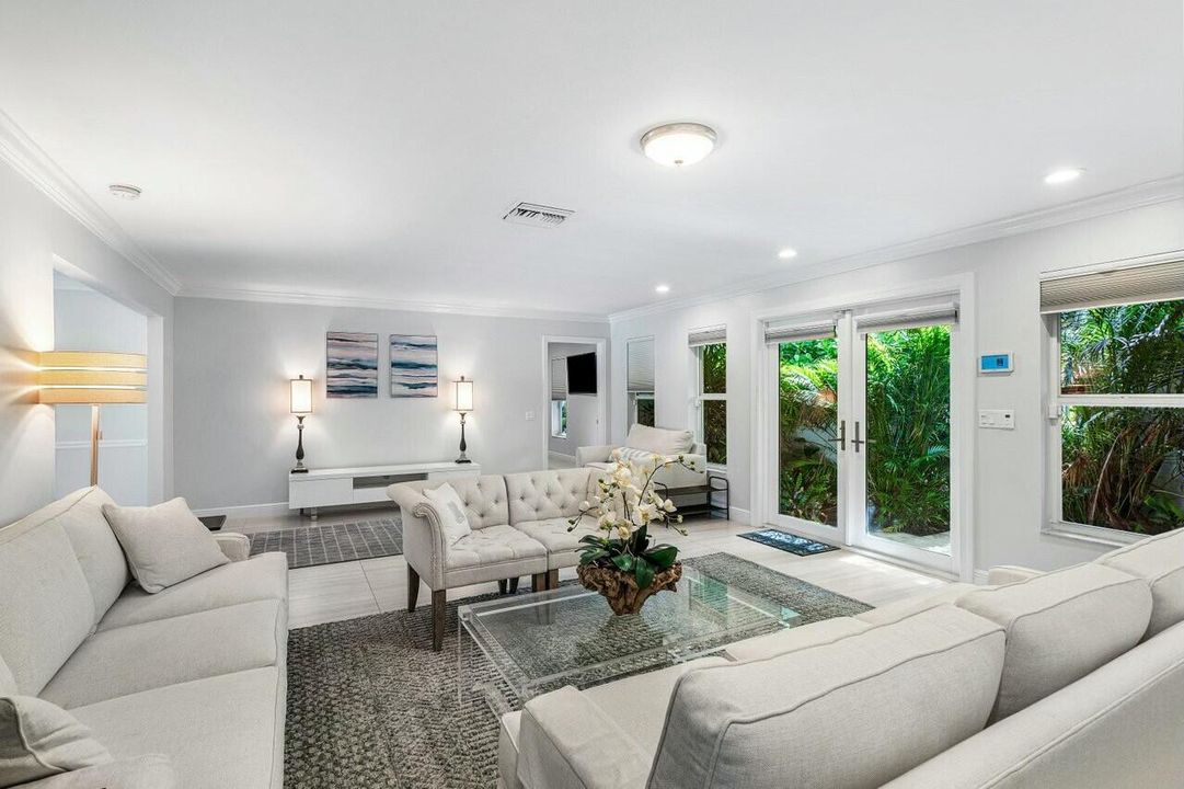 На продажу: $3,700,000 (4 спален, 2 ванн, 2463 Квадратных фут)