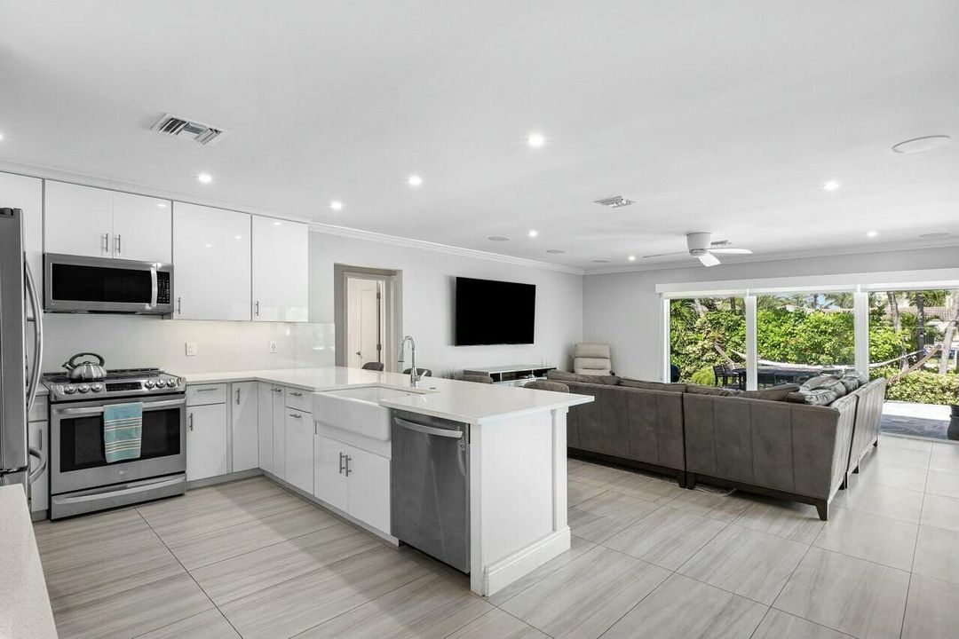 На продажу: $3,700,000 (4 спален, 2 ванн, 2463 Квадратных фут)