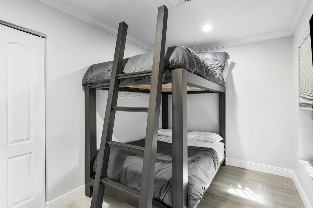 На продажу: $3,700,000 (4 спален, 2 ванн, 2463 Квадратных фут)