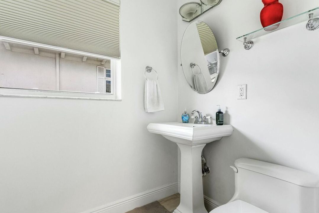 На продажу: $3,700,000 (4 спален, 2 ванн, 2463 Квадратных фут)